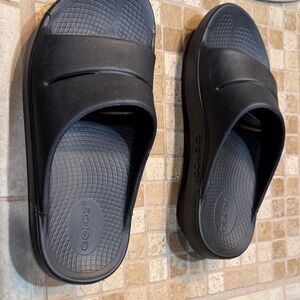 OOFOS Black Comfort Slides
